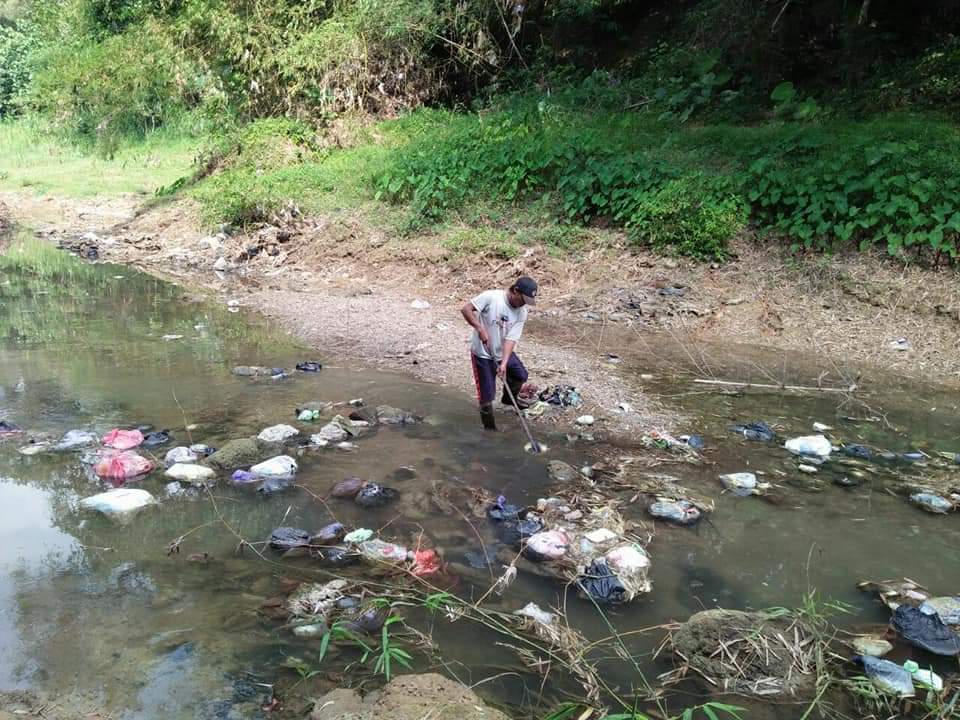 Bersihkan Sungai, Seorang Diri